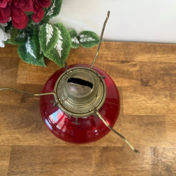 Vintage Red Glass Hurricane Oil Lamp Lantern – P&A or Eagle Style – Mid-Century - Picture 4 of 5